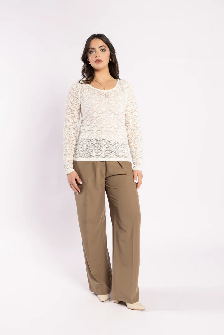 
                  
                    FAV LAYER TOP-crème
                  
                