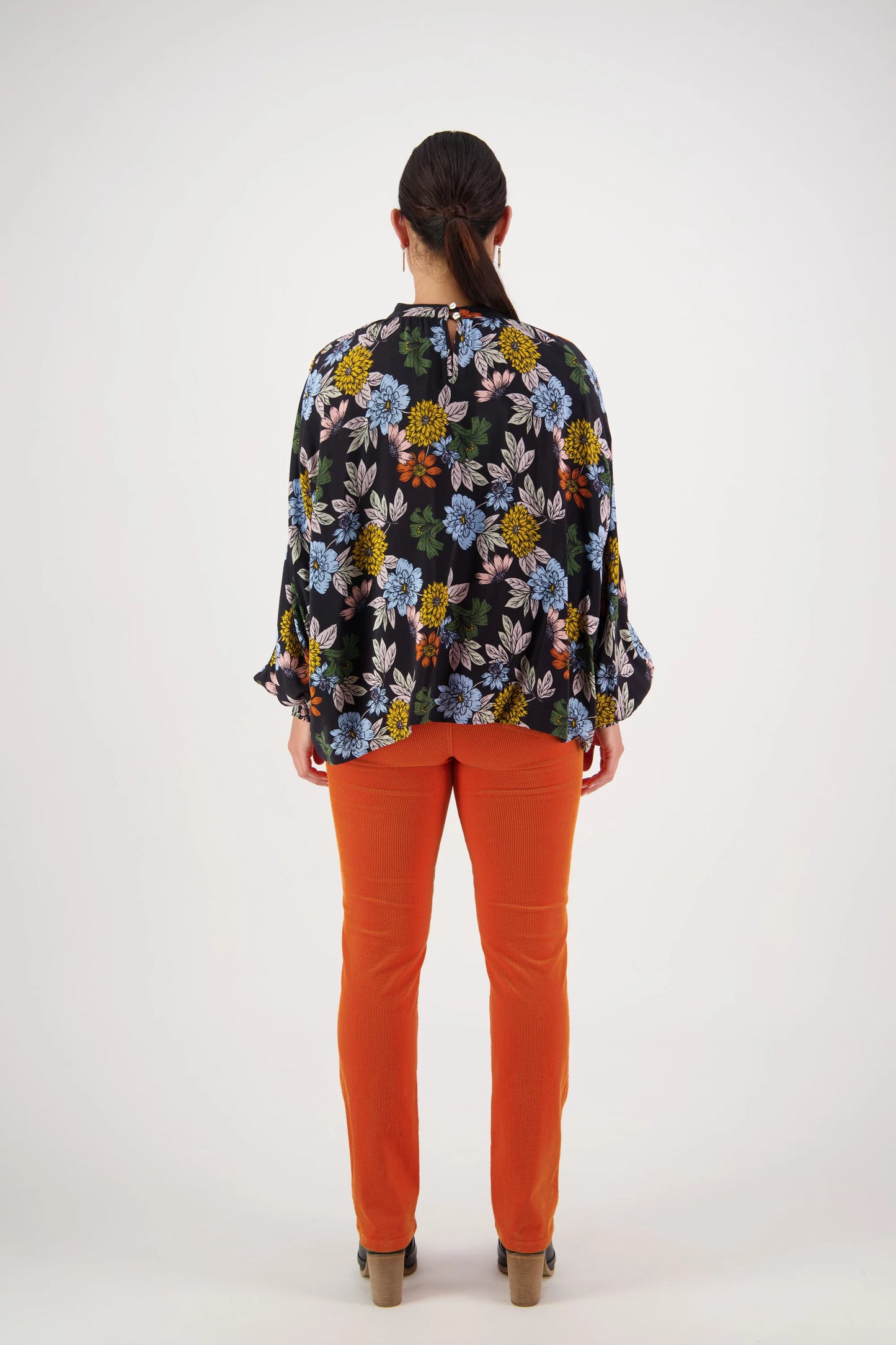 
                  
                    4440 Viva La Bloom - Batwing Printed Top with Shirred Cuff
                  
                
