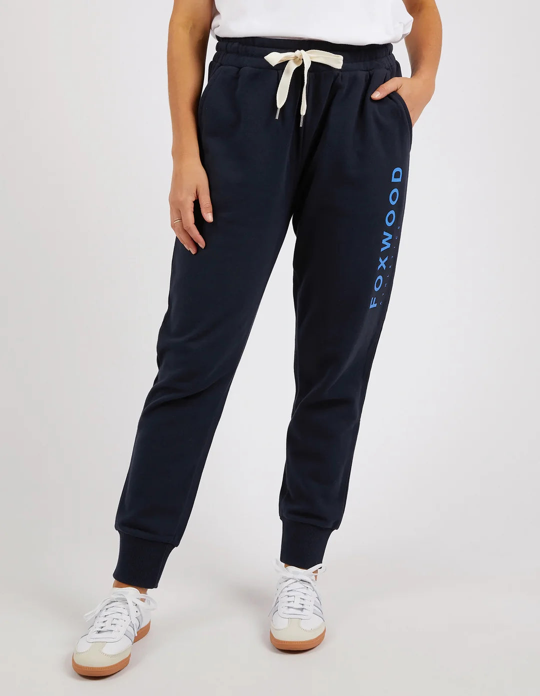 
                  
                    MEDALION TRACK PANT NAVY
                  
                