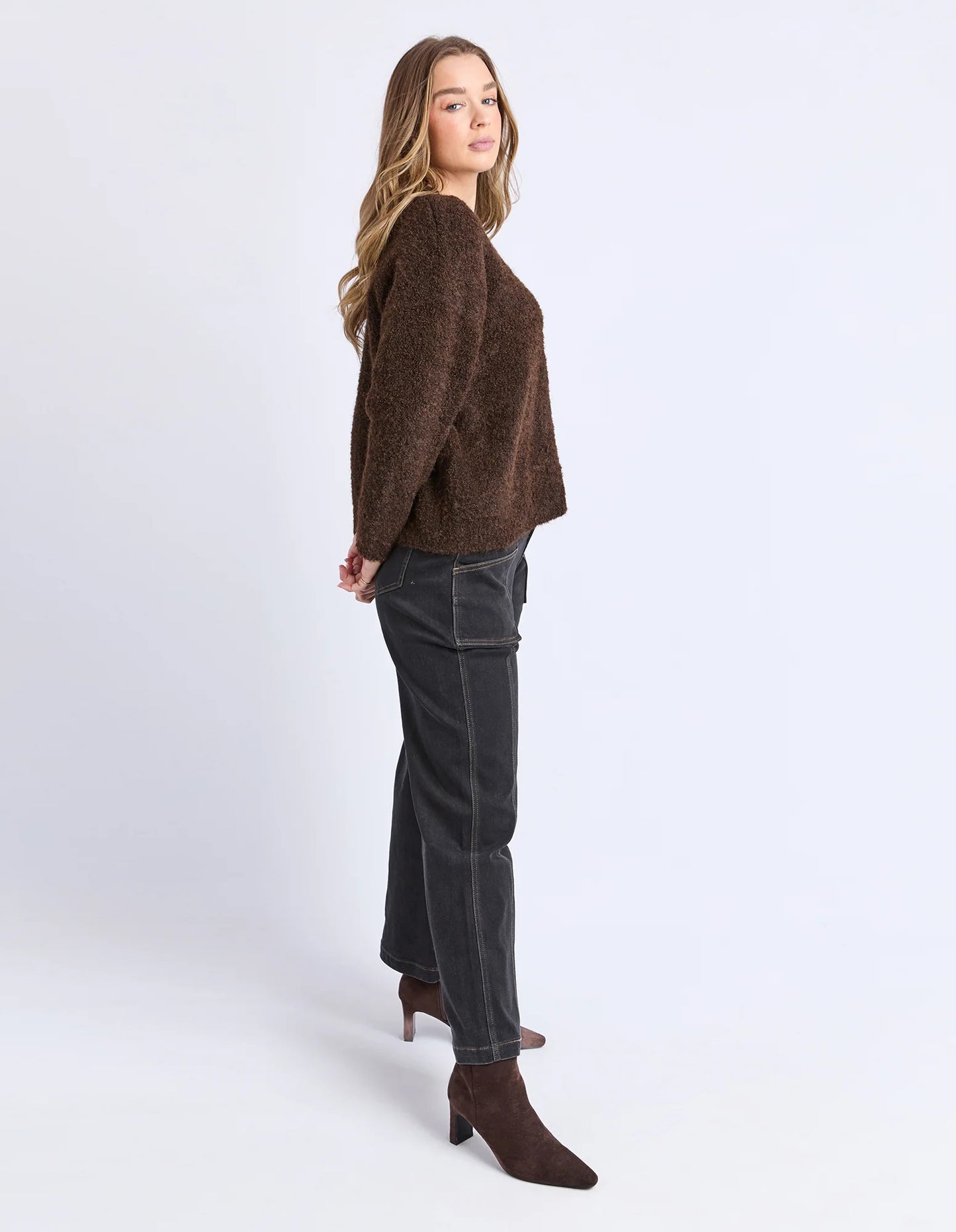 
                  
                    FLINT KNIT CREW-COFFEE
                  
                