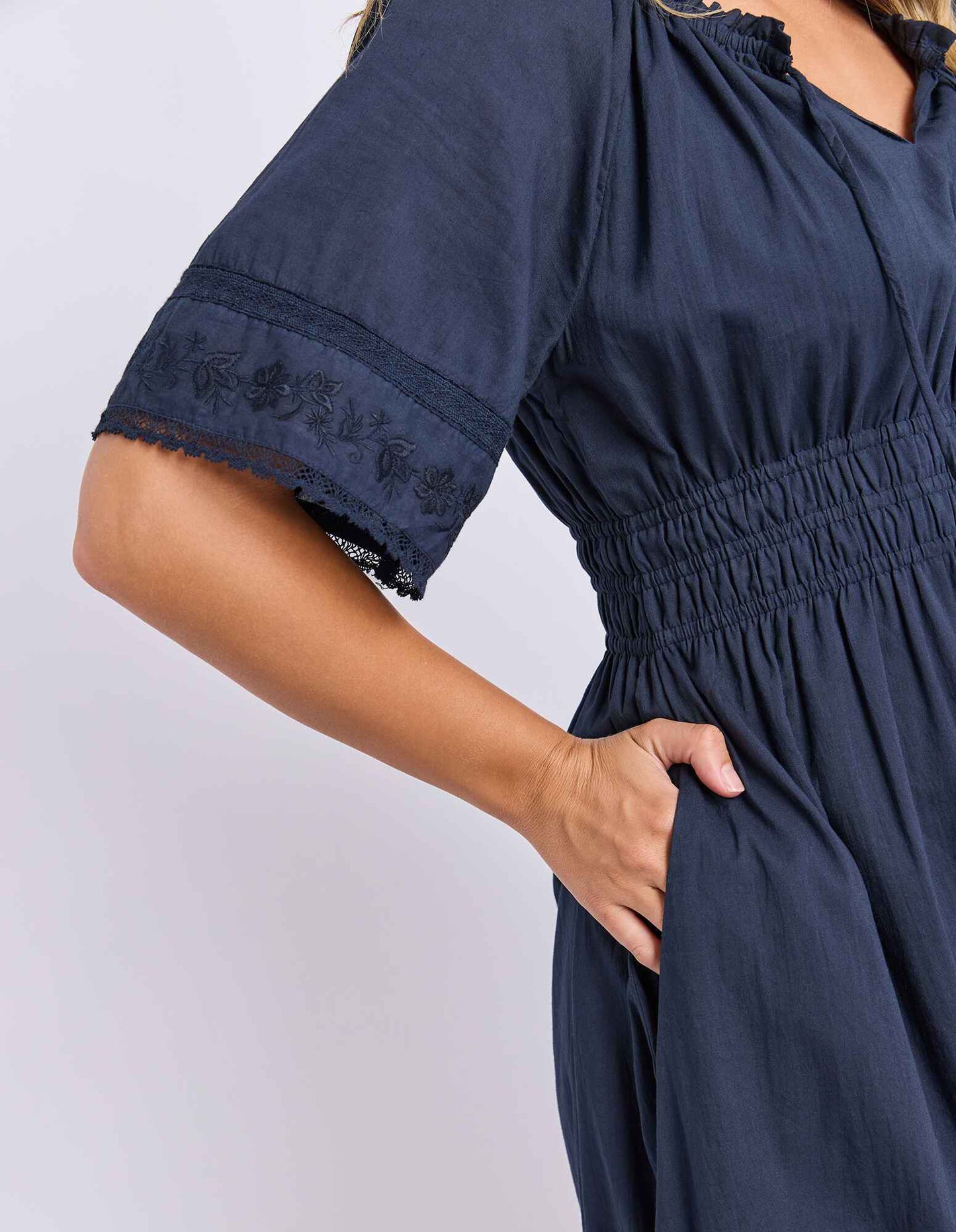 
                  
                    FOXWOOD JUNA DRESS-DARK SAPHIRE
                  
                