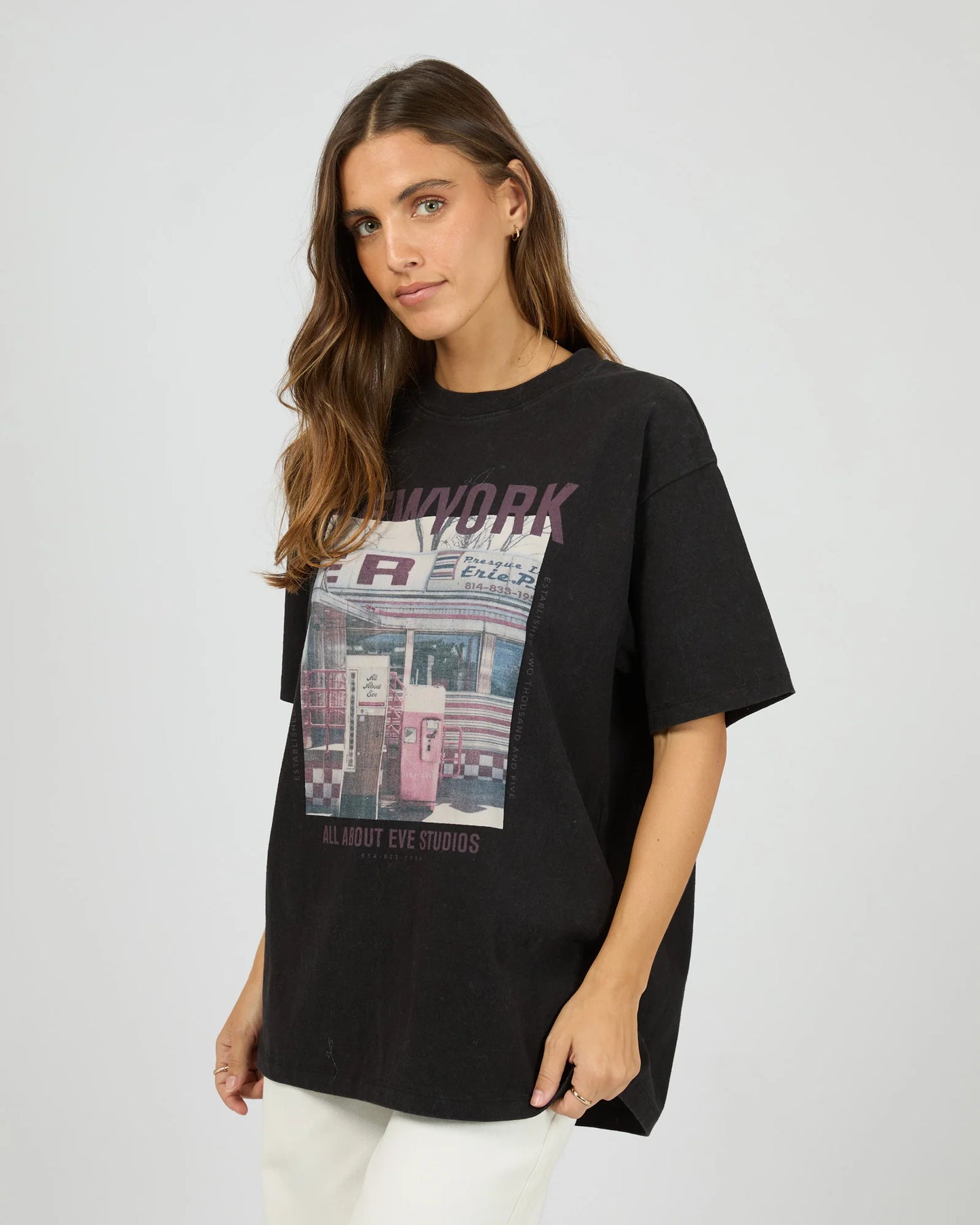 
                  
                    NEW YORK DINER RELAXED TEE
                  
                