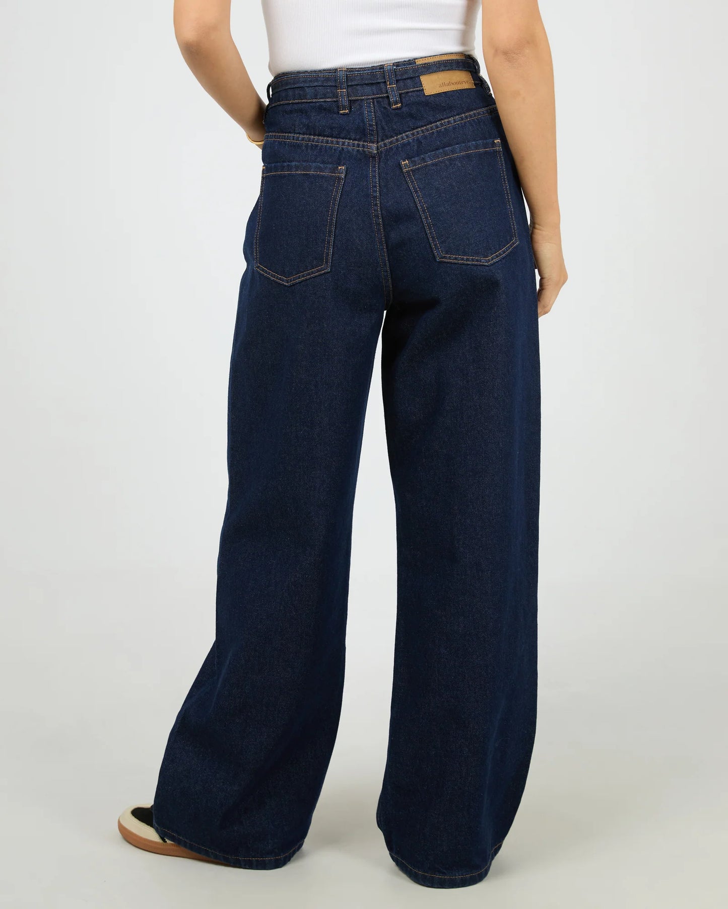 
                  
                    ALL ABOUT GIA HIGH RISE BAGGY
                  
                