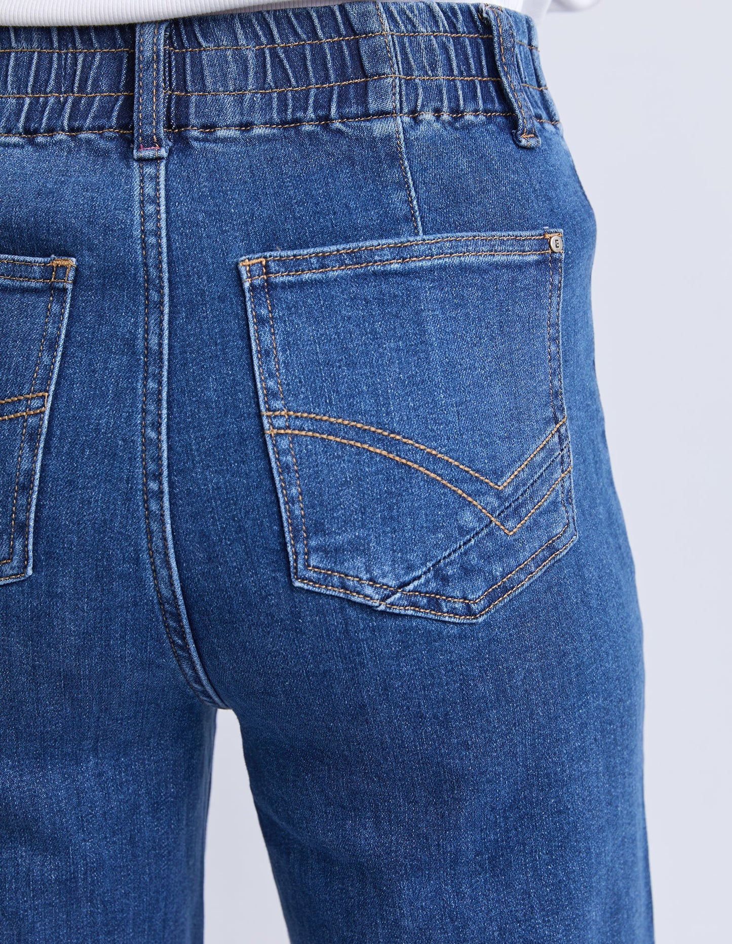 
                  
                    Alyssa Front Pocket Jean Mid Blue Wash
                  
                