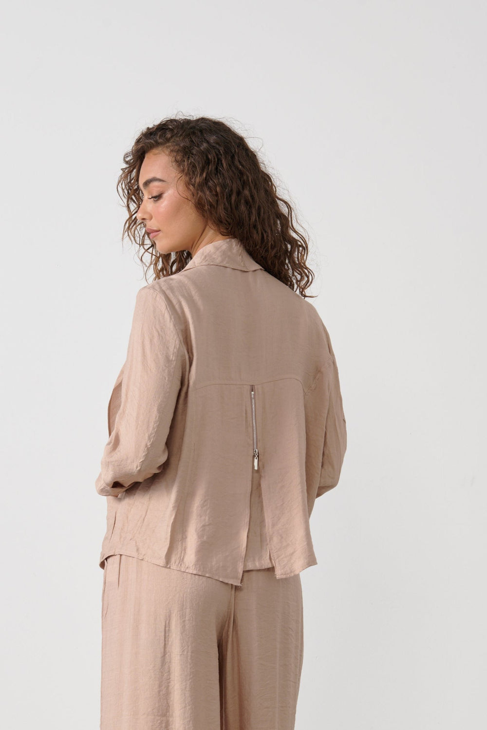 Jacket back zip detail -almond