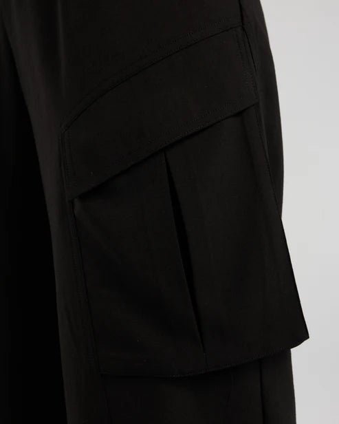 
                  
                    BLAKE PANT-BLACK
                  
                