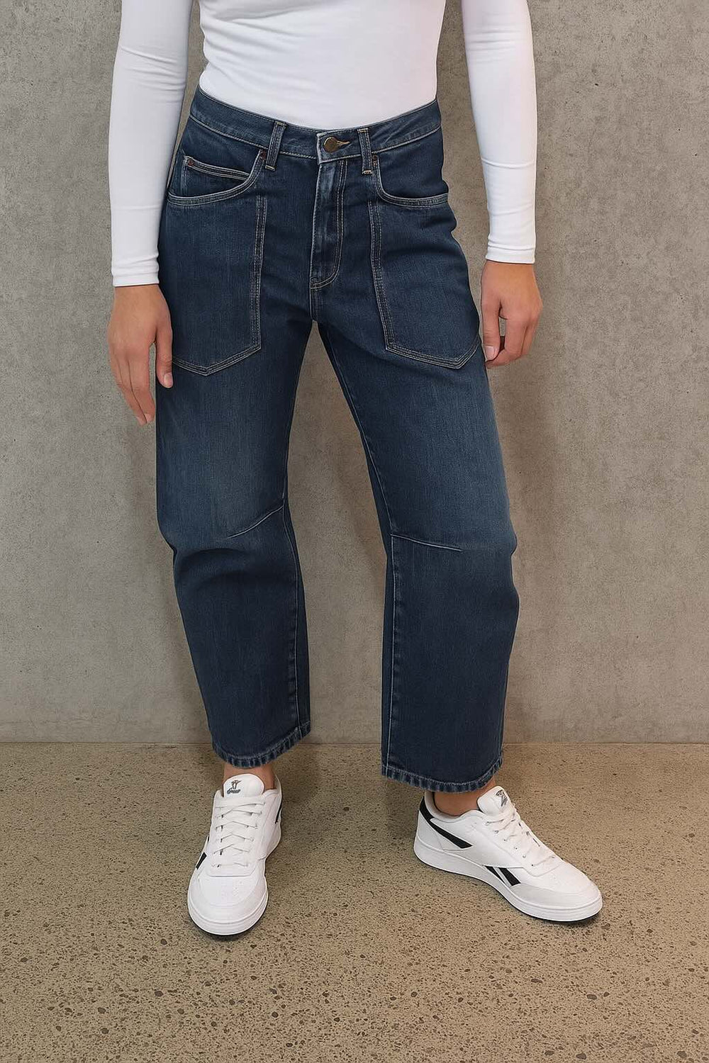 
                  
                    MARLOW BARREL JEANS-LTB SIZE28
                  
                
