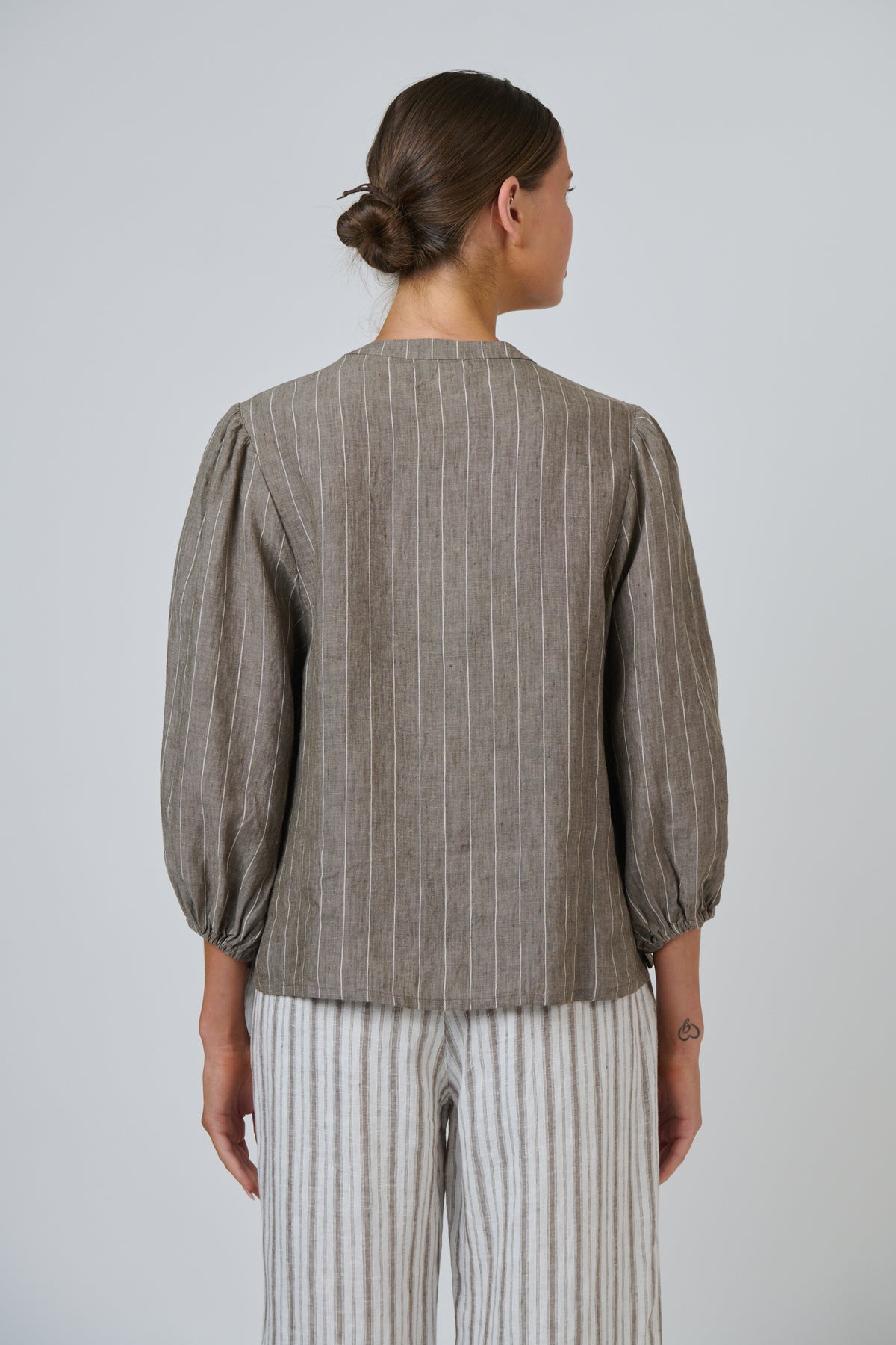 
                  
                    GA590 LINEN BLOUSE-GAUZE
                  
                