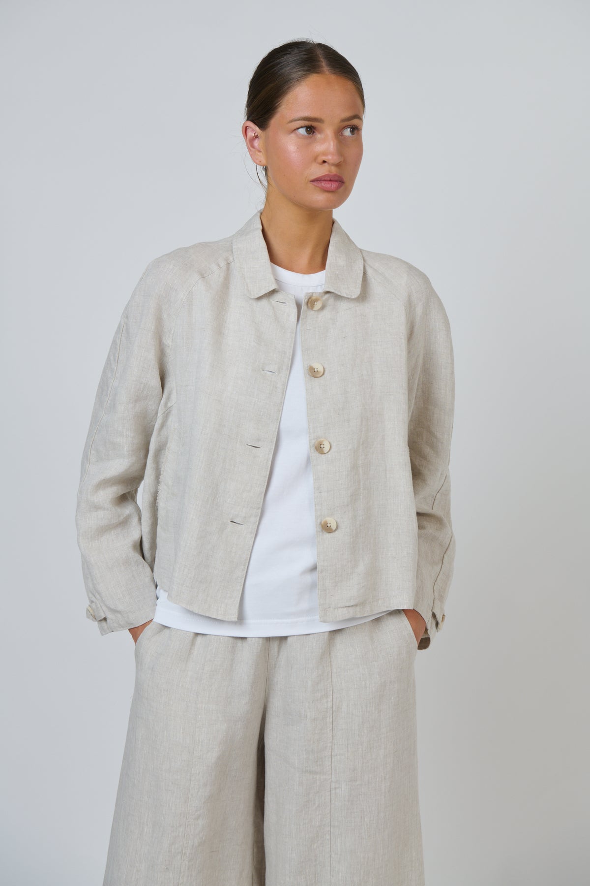 
                  
                    GA7715 LINEN JACKET-SAND
                  
                
