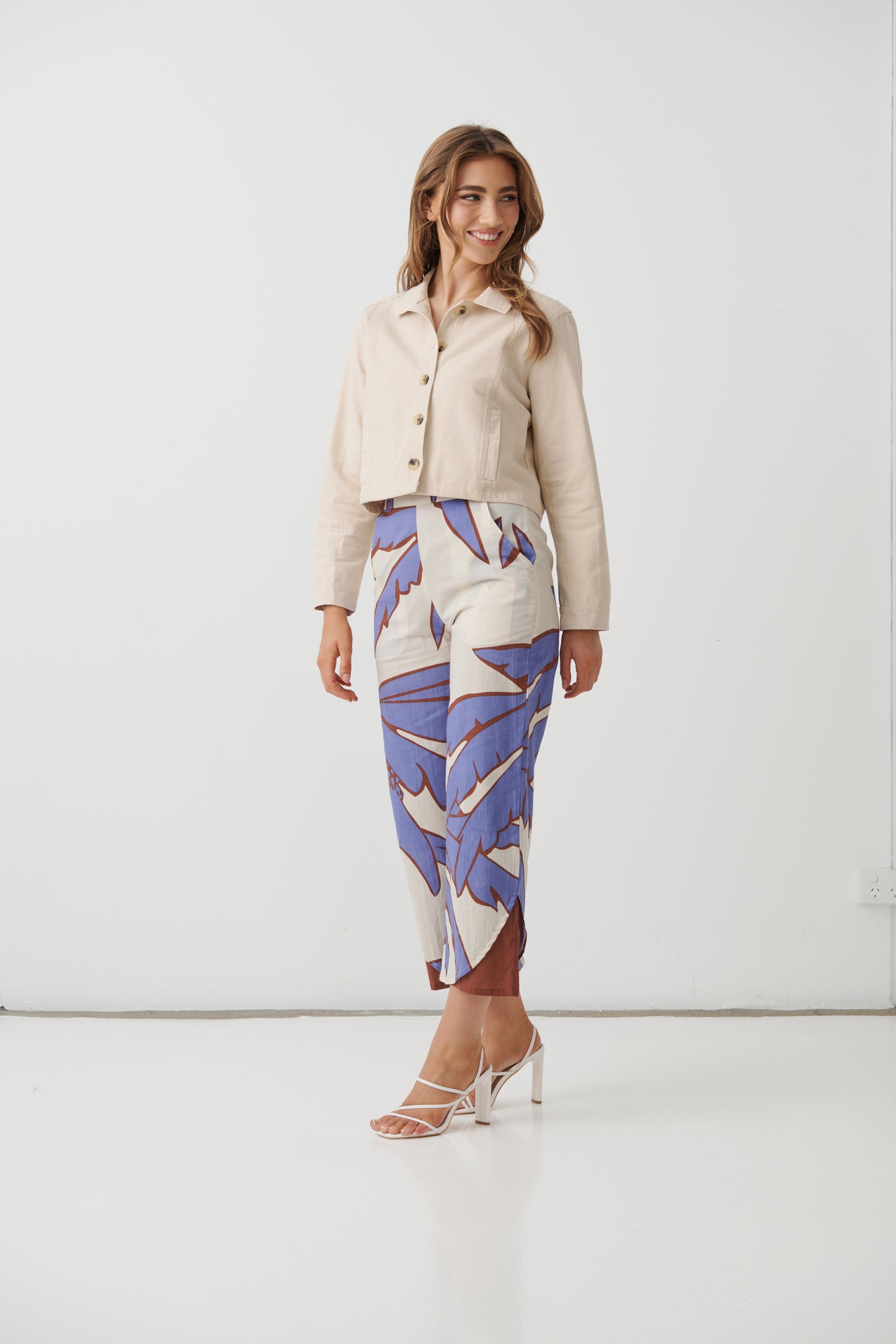
                  
                    HF2810 Canvas Jacket w/Multi Panels-CREAM
                  
                