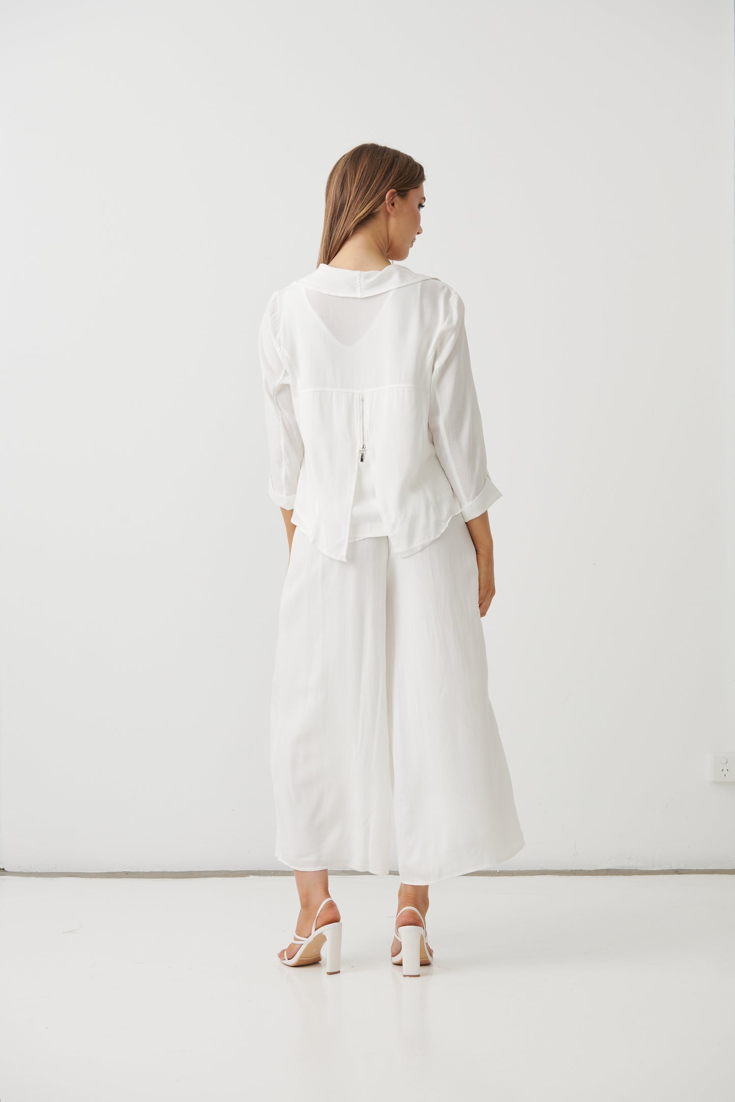 
                  
                    HF2890 Back Feature Jacket-WHITE
                  
                