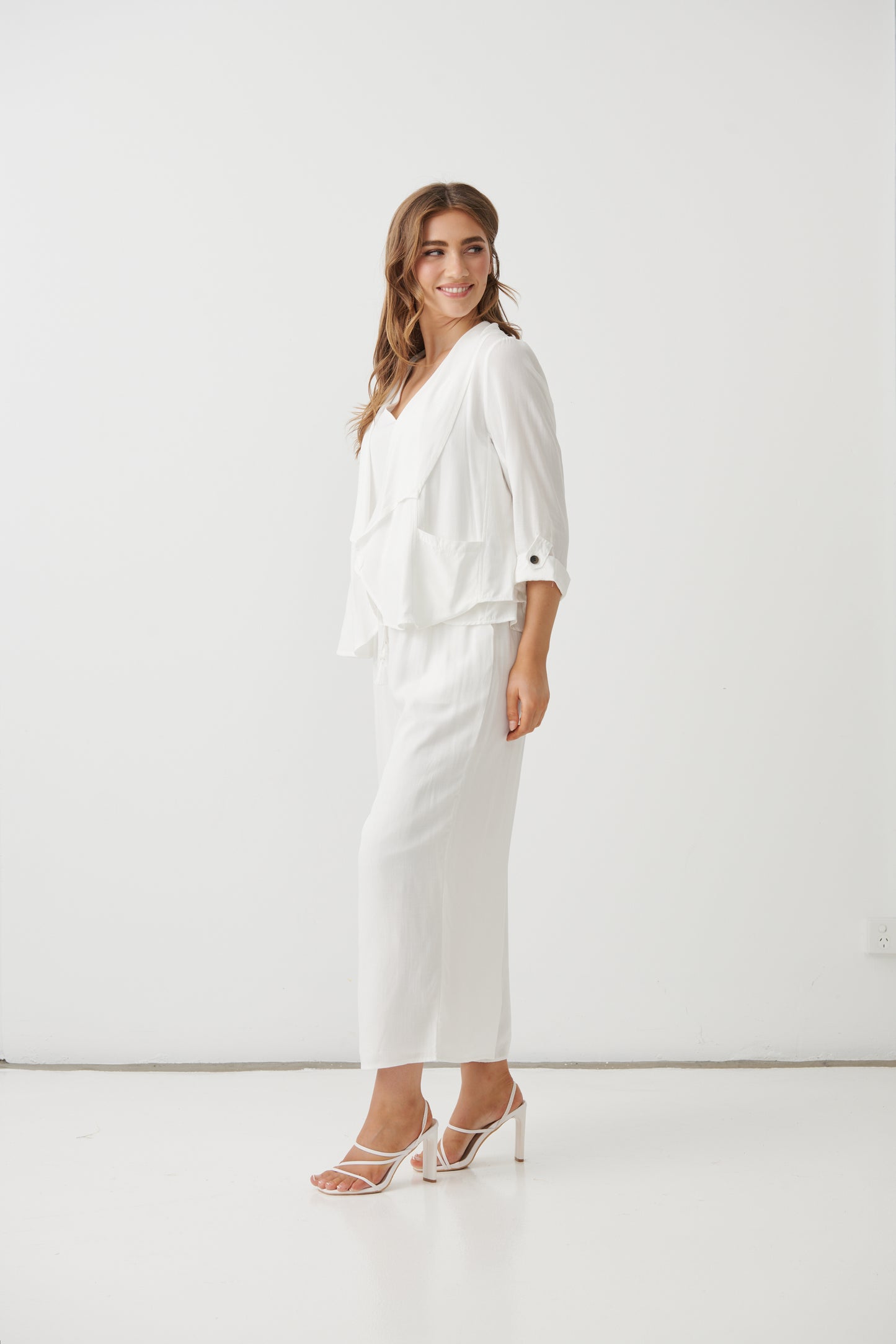 
                  
                    HF2890 Back Feature Jacket-WHITE
                  
                
