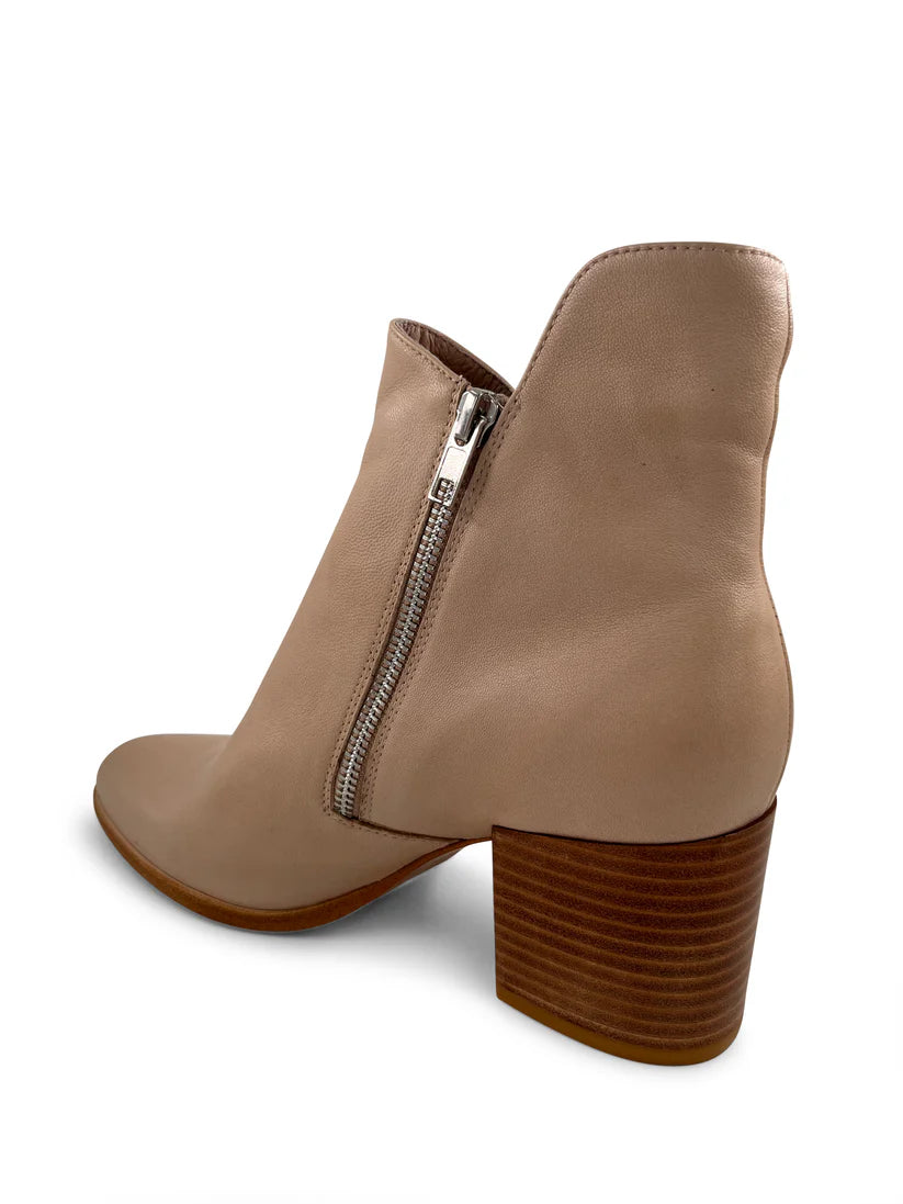 
                  
                    Zerena Dj Tan Natural Bone Heel Leather
                  
                