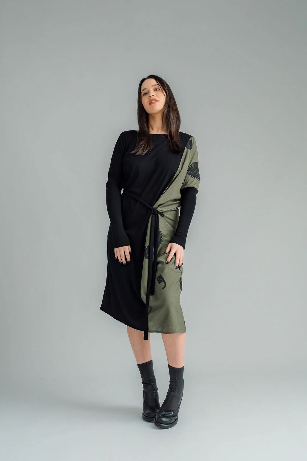 
                  
                    NES LEGEND DRESS
                  
                