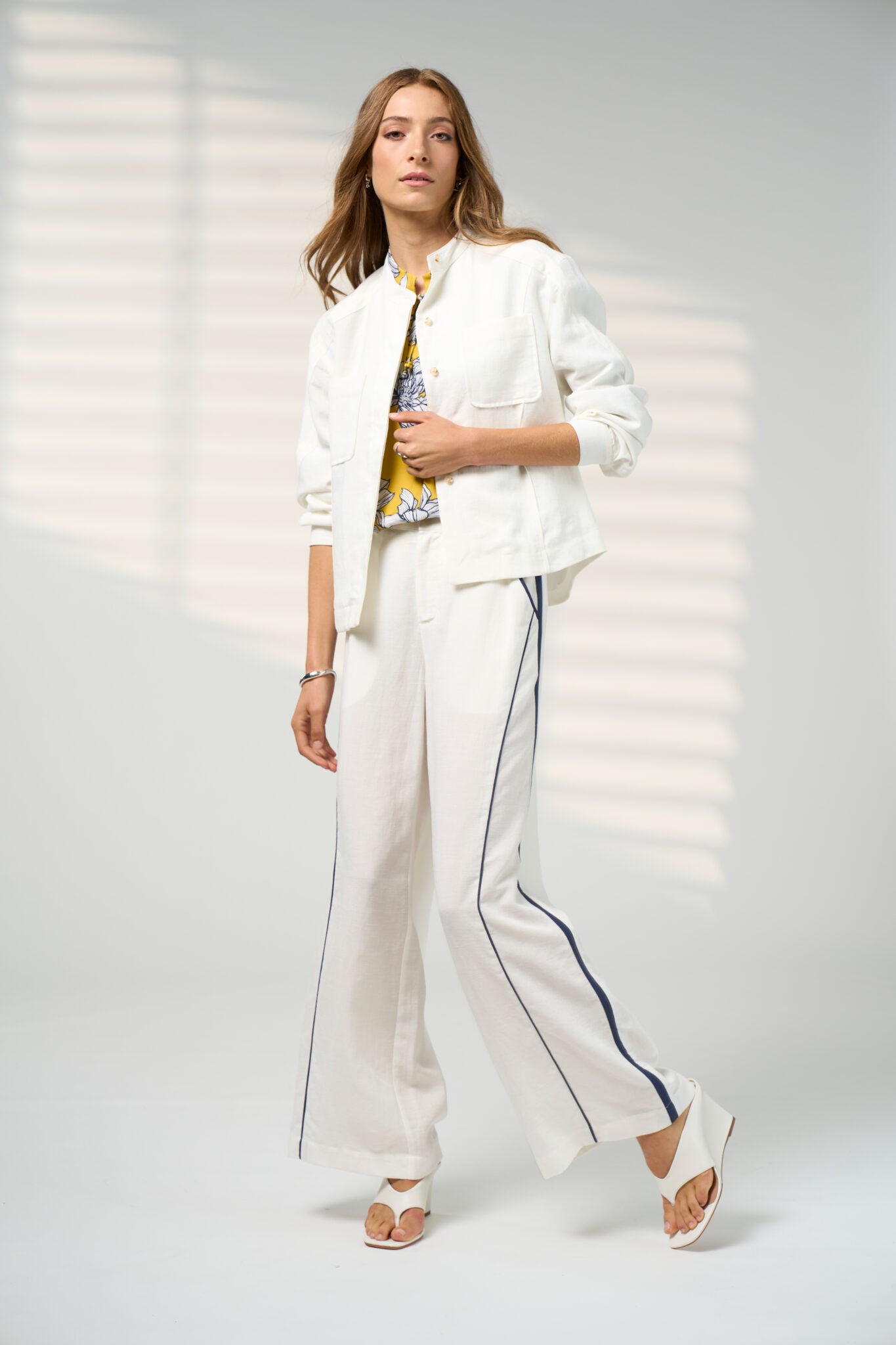 
                  
                    MADLY SWEETLY DUALITY JACKET-SILK WHITE
                  
                
