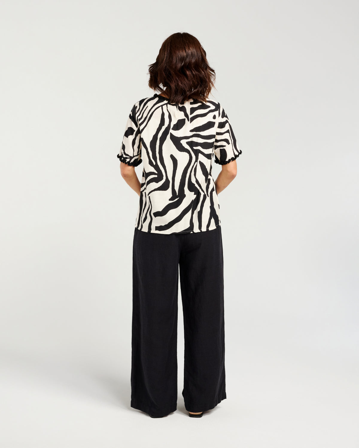 
                  
                    ZAFINA IRIS TOP-BLACK RIPPLE
                  
                