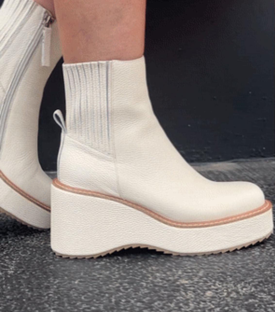 
                  
                    MINX Tokyo Ivory
                  
                