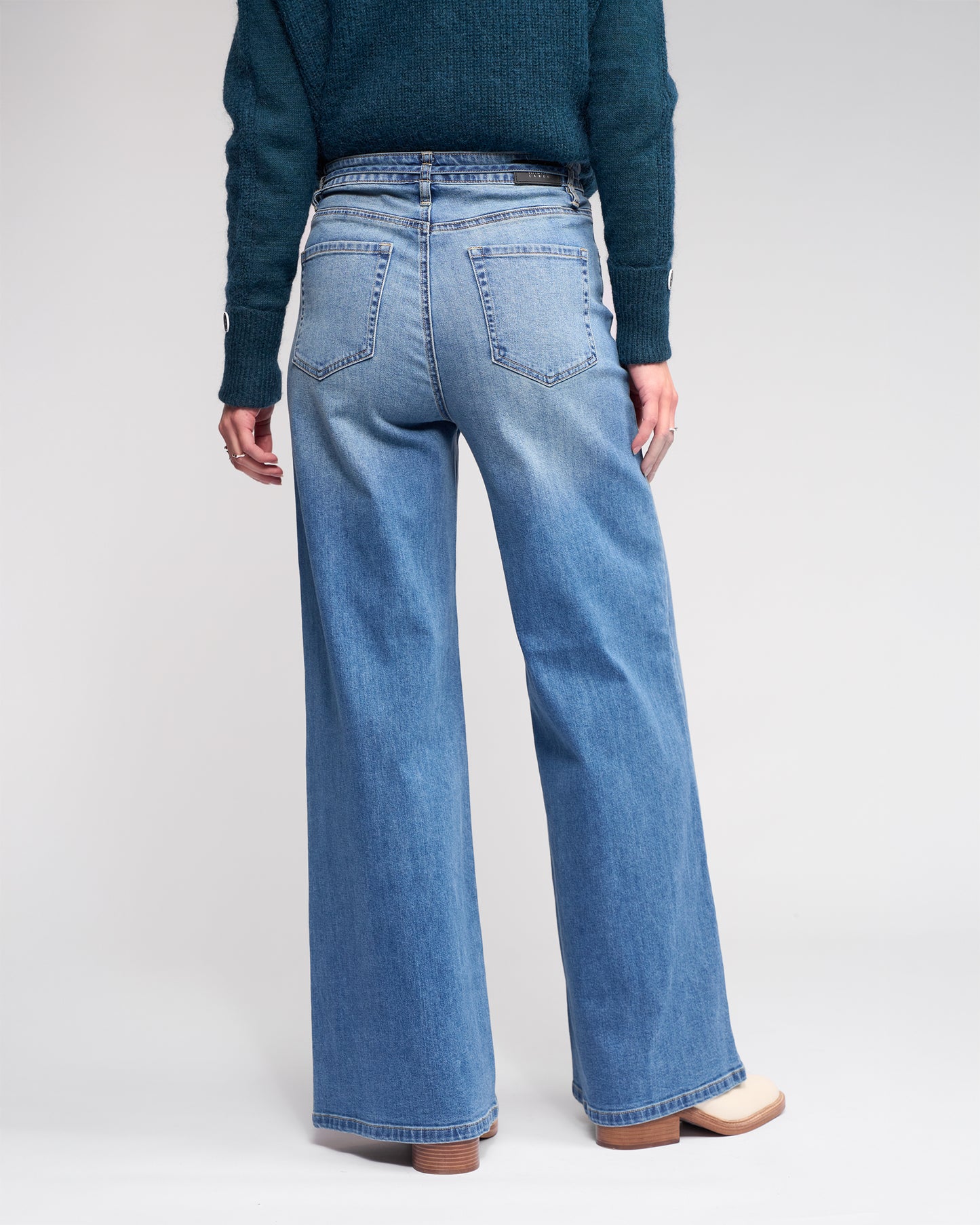 
                  
                    K7110 Goldie Jean
                  
                