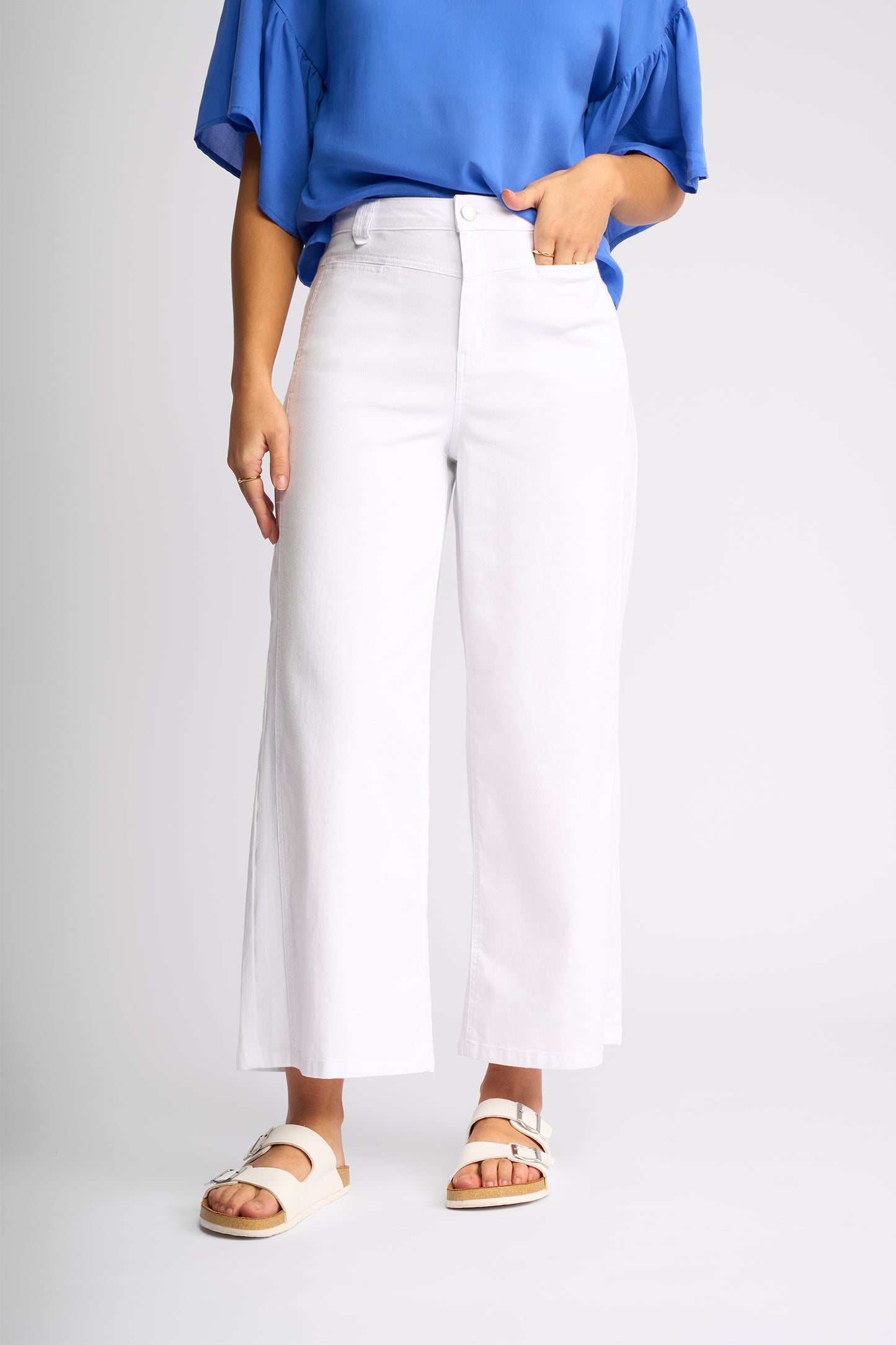 
                  
                    KNEWE INDEX JEAN-WHITE
                  
                