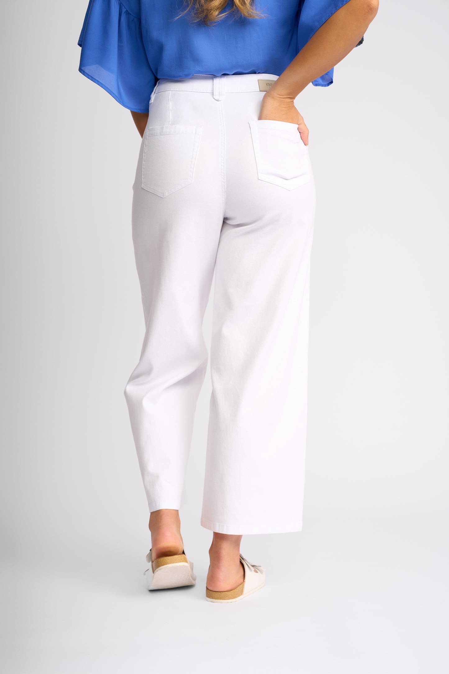 
                  
                    KNEWE INDEX JEAN-WHITE
                  
                