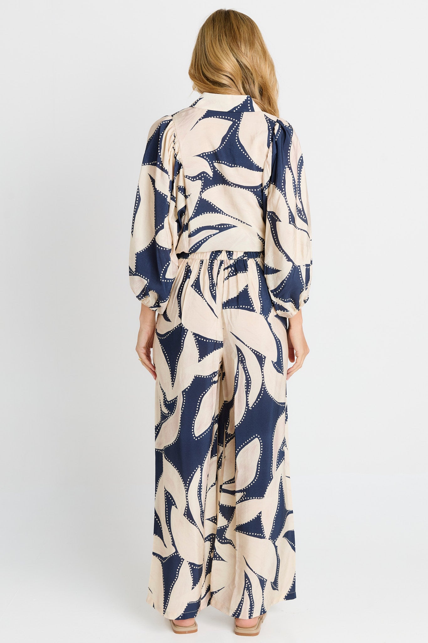 
                  
                    NOVA SHIRT-NAVY FLORAL
                  
                