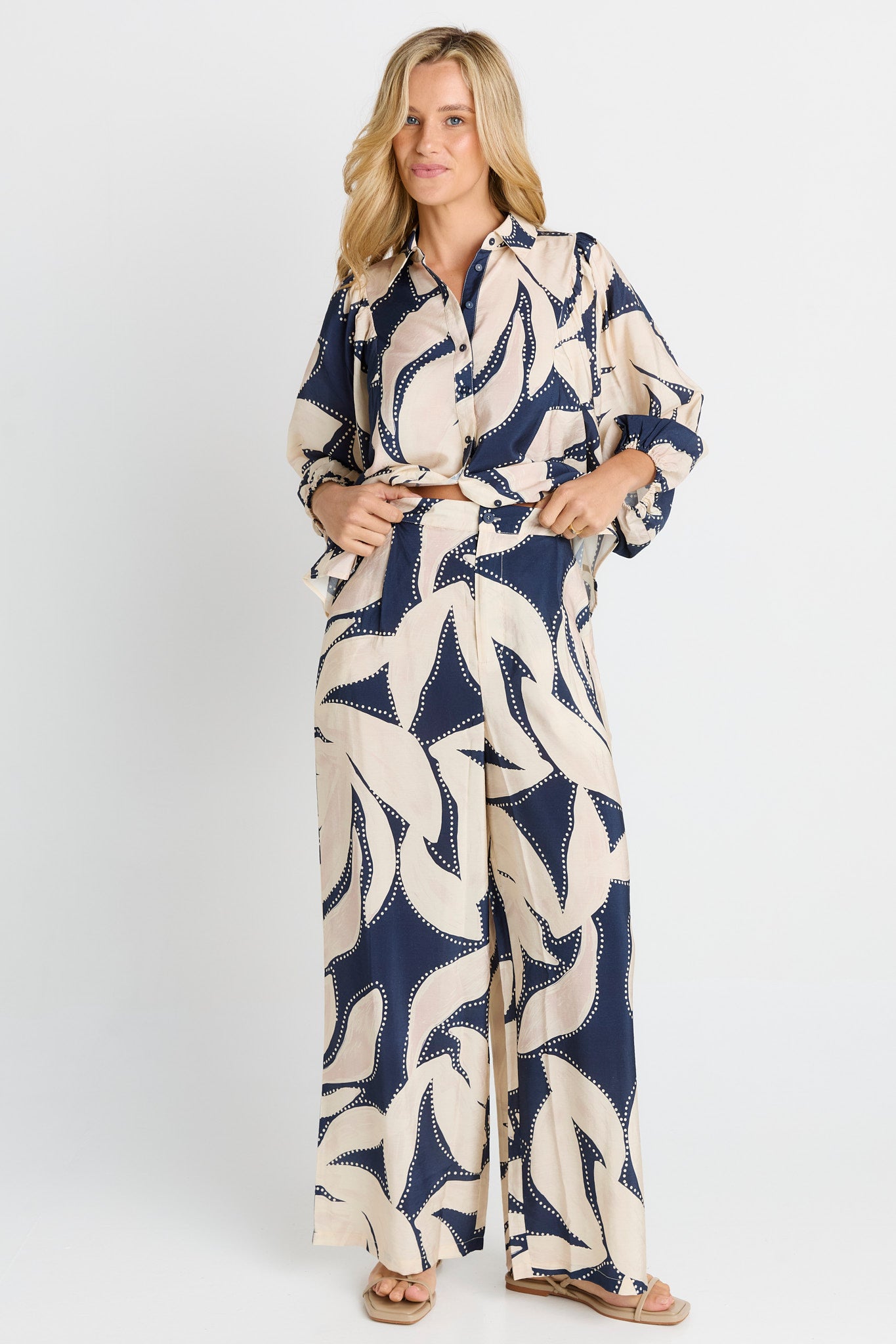
                  
                    NOVA SHIRT-NAVY FLORAL
                  
                