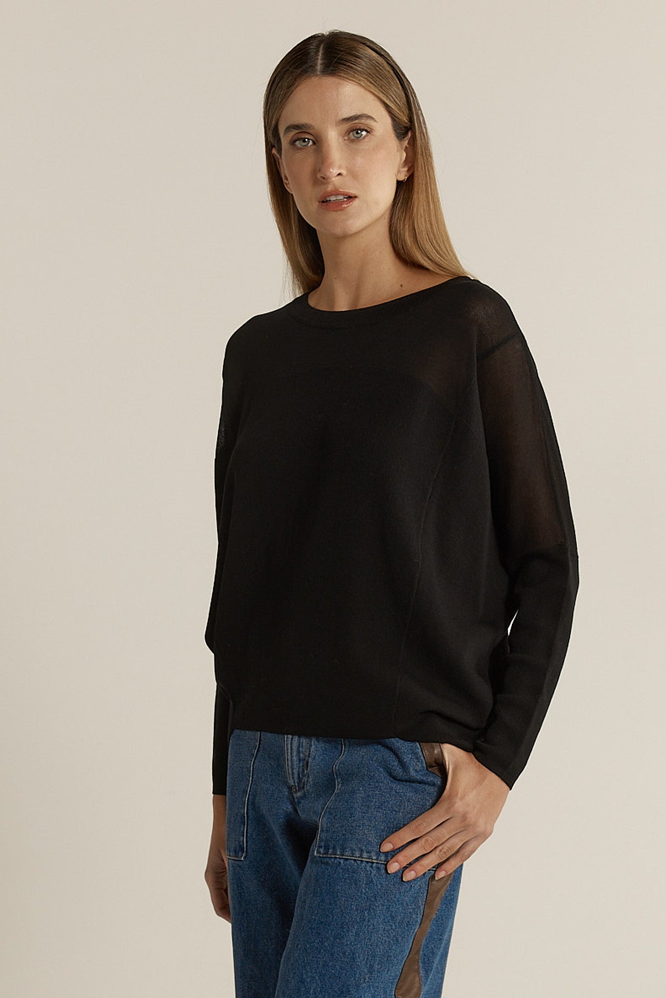 
                  
                    CHARLIE KNIT-BLACK
                  
                