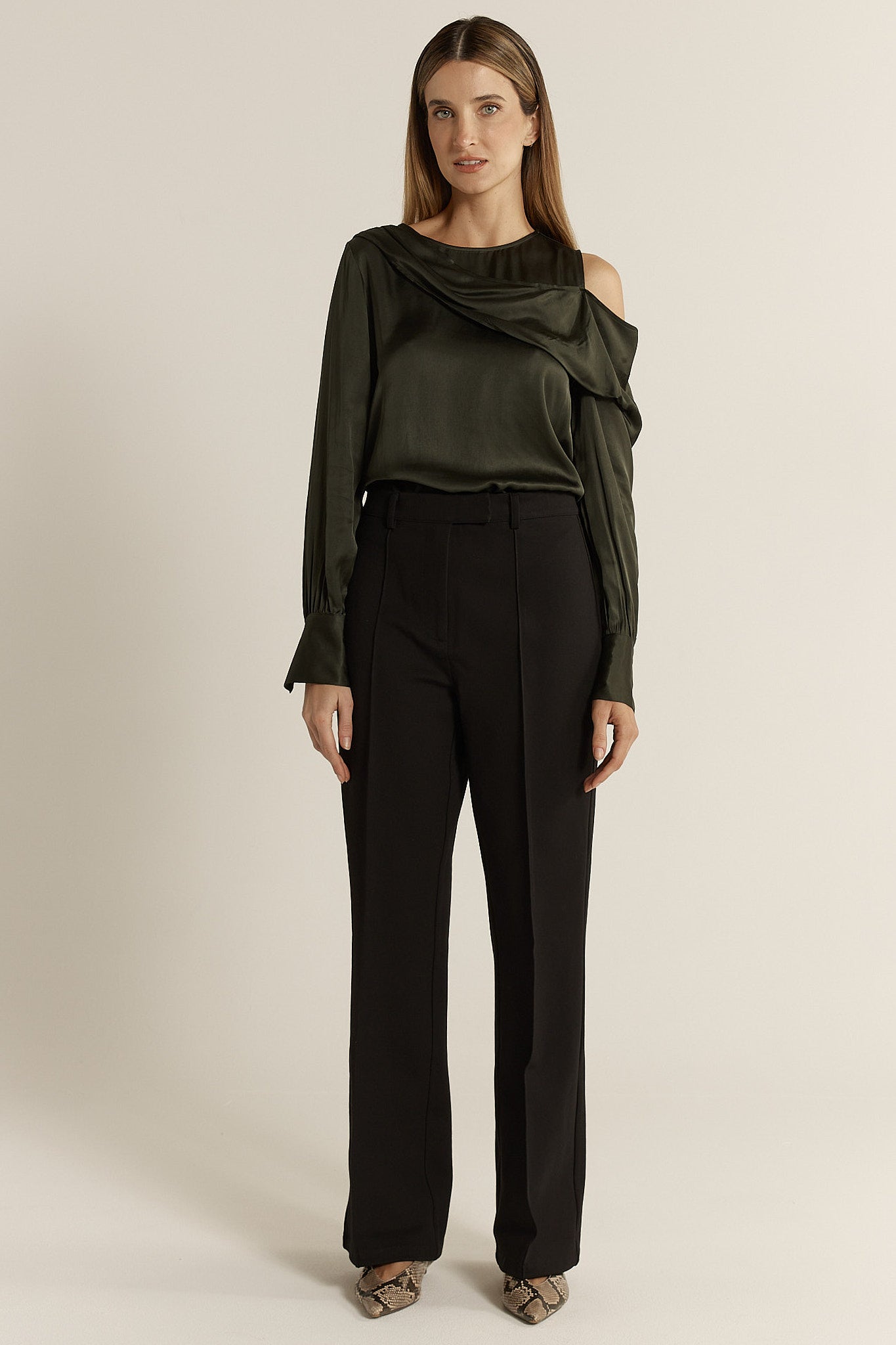 
                  
                    PIA PONTE PANT-BLACK
                  
                