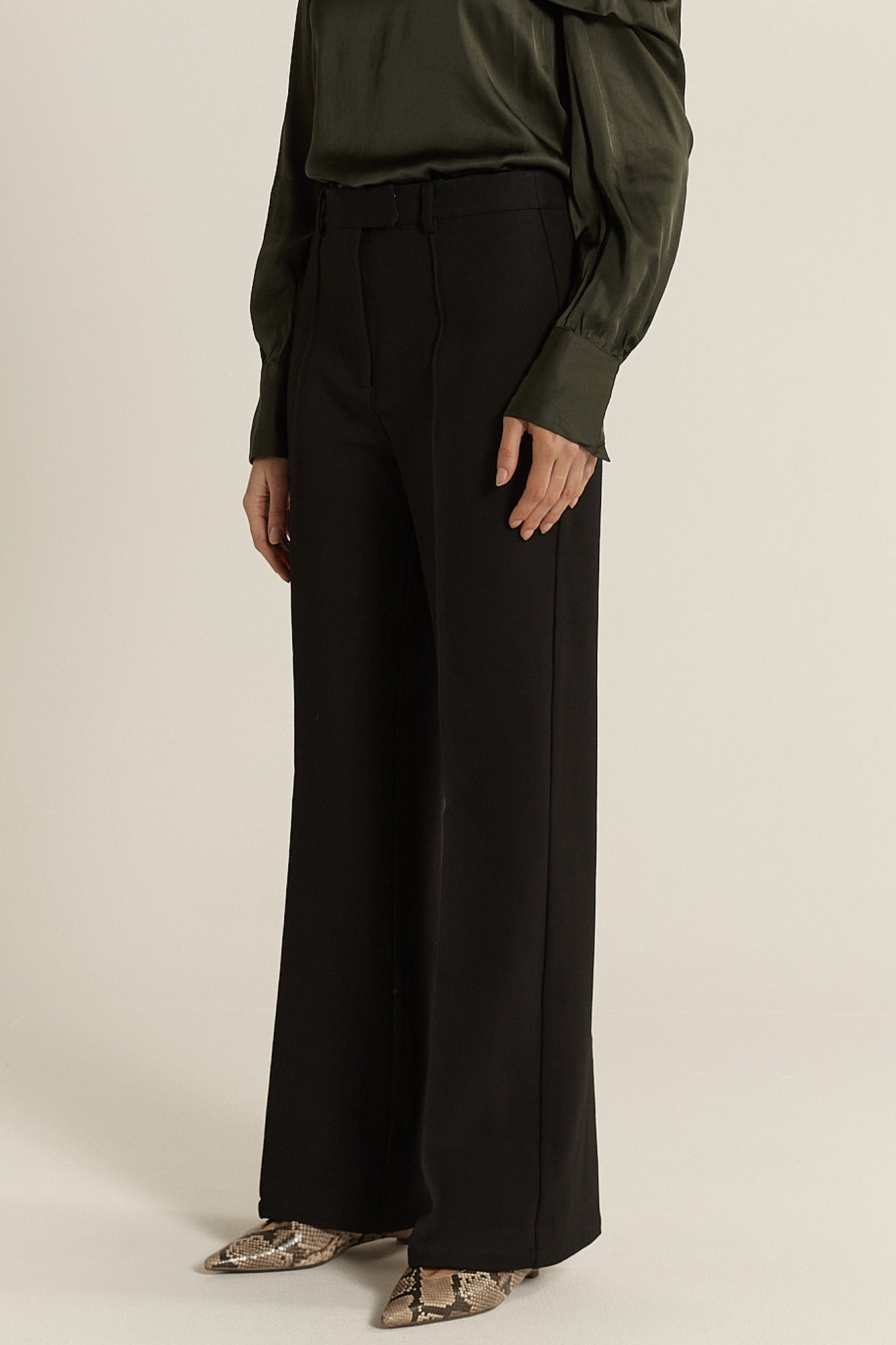 
                  
                    PIA PONTE PANT-BLACK
                  
                