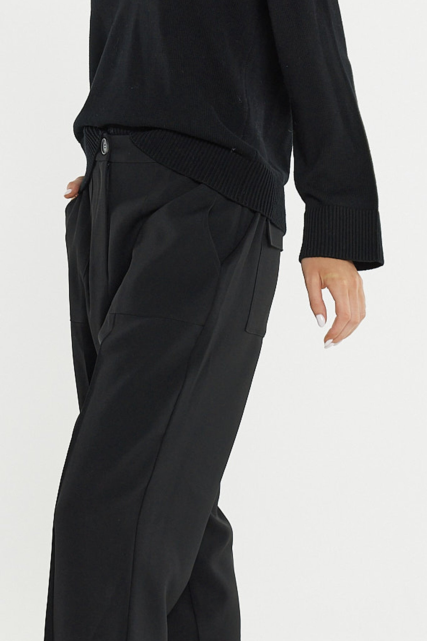 
                  
                    LO TAPERED CARGO-BLACK
                  
                