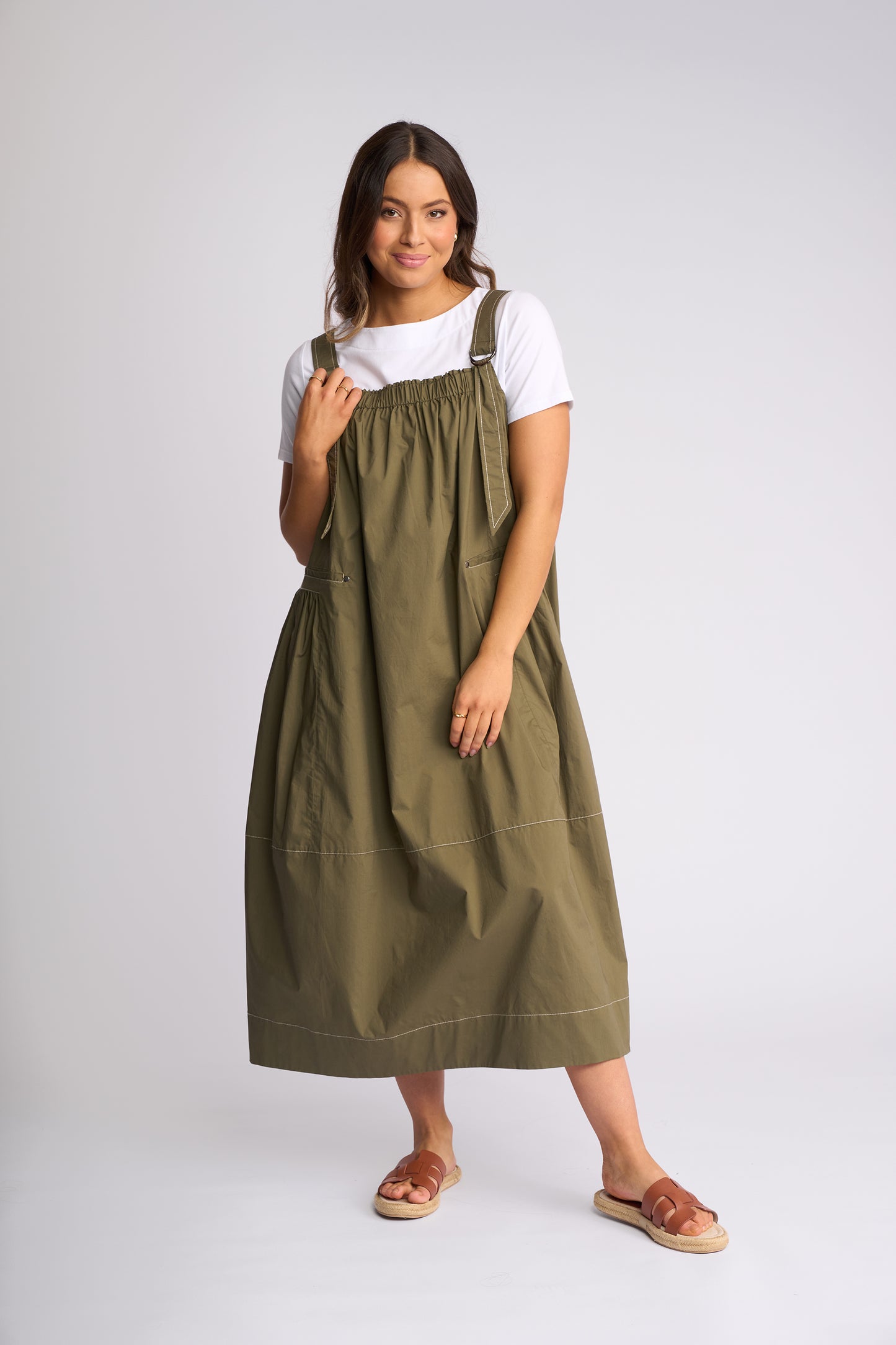 
                  
                    VASSALLI BLEND DRESS-KHAKI
                  
                